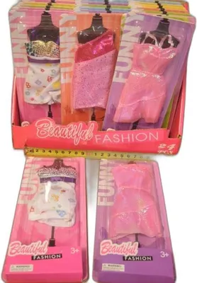 Image de Robe pour poupée, présentée sur un support en plastique transparent | G040533