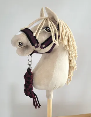 Produktbild von Hobby Horse Set A3 Kopfstück mit schwarzem Fell und doppelt geflochtenem Zügel