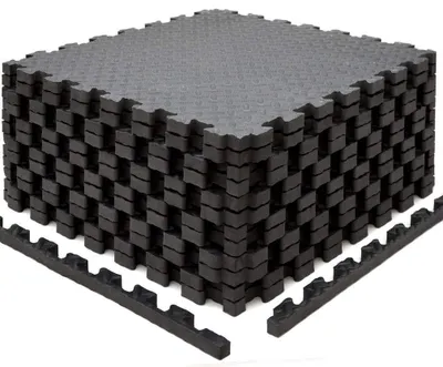 Imagen del producto de Alfombrilla de fitness para protección del suelo, color negro, 63x63 cm, 20 mm de grosor, tipo puzzle