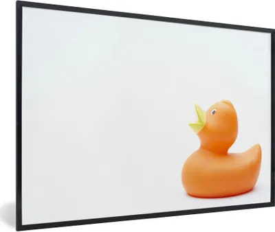 Produktbild von MuchoWow® Gerahmtes Poster Gummi-Ente - Orange - Weiß 90x60 cm - Poster mit Schwarzem Bilderrahmen Wandposter Rahmen Foto Bilder - Fotorahmen - Foto-Plakat