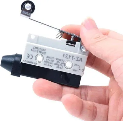 Image de Microrupteur compact 10 A horizontal avec réinitialisation