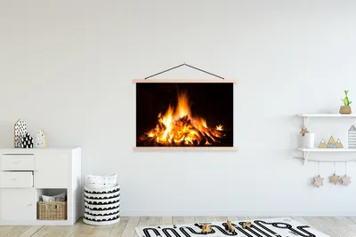 Produktbild von MuchoWow® Textilposter Kamin vor schwarzem Hintergrund 120x80 cm mit holzfarbenen Rahmen - Aufhängeset