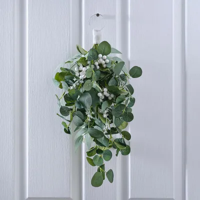 Produktbild von Eukalyptus Türdekoration mit weißen Beeren 50cm