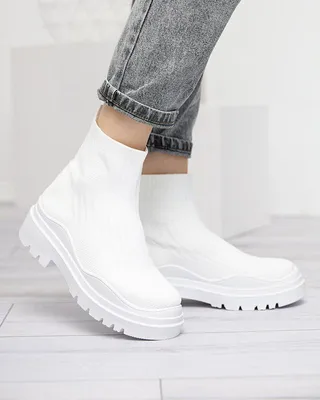 Produktbild von Sportliche weiße Damenstiefel mit flachen Absätzen Yorika - Schuhe, Größe 40