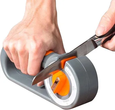 Produktbild von Professionelle Schleifpresse 6-in-1 mit Keramik und Wolframcarbid – Hand-Schleifpresse für alle Messer/Schere/Brotmesser – 6-Positionen Winkelverstellung – Präzise Schleifpresse mit Anti-Slip ABS-Hülle