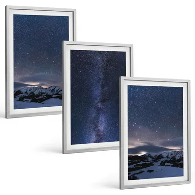 Produktbild von Bilder Set 3-teilig im silbergerahmten Rahmen – Wandbilder 3 Stück – gerahmte Poster für Wohnzimmer, Schlafzimmer und Flur – 40x60 cm – Nachthimmel, Berge, Sterne