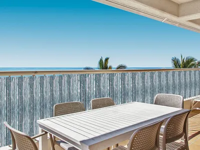 Produktbild von Deco4Me Balkon Sichtschutz ohne Bohren mit Ösen – Balkonbespannung wetterfest & UV-beständig – 90 x 500 cm, Holzoptik Grau