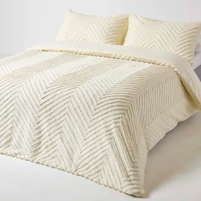 Produktbild von HOMESCAPES Perkal Bettwäsche 135 x 200 cm off-white aus 100% Baumwolle, getuftet mit Chevron-Muster