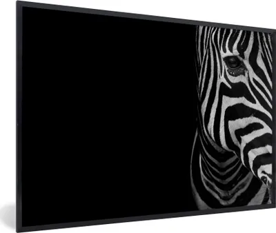 Produktbild von MuchoWow® Gerahmtes Poster Tiere - Zebra - Schwarz - Weiß 90x60 cm - Poster mit Schwarzem Bilderrahmen Wandposter Rahmen Foto Bilder - Fotorahmen - Foto-Plakat
