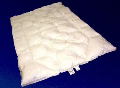 Produktbild von Premium Winter Daunendecke Körperformbett mit 6cm Außensteg 155x200 100% Daunen