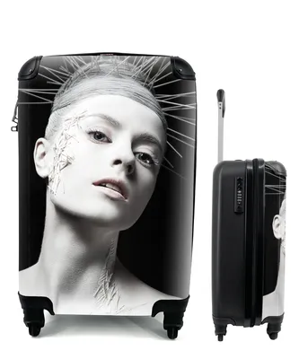 Produktbild von MuchoWow® Koffer Handgepäck Trolley Rollkoffer Kleine Reisekoffer mit 4 Rollen - Frau - Schwarz - Weiß - Krone - Cabin Size < 55x40x23 cm & 55x40x20 cm - Fotokoffer - Kabinenkoffer - Boardgepäck - Reise-Box - Reisekoffer - Reisegepäck - Koffer mit Bild - Trolley für Kinder