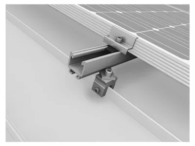 Zdjęcie produktu dla Złącze blaszane SeamClamp CF:x – element mocujący do dachów i fasad instalacji fotowoltaicznych 2003082