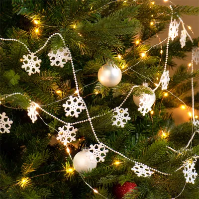 Produktbild von com-four® Girlande mit Schneeflocken - Girlande Weihnachten - Schneeflocken-Girlande für die Weihnachtsdekoration - Weihnachtsdeko für Christbaum - 250 cm