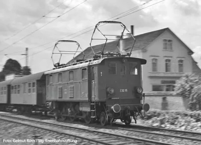 Productafbeelding van PIKO 51418, H0 elektrische locomotief E 32 15 van de Deutsche Bahn