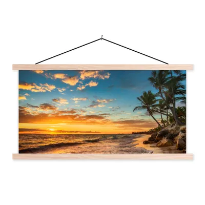 Produktbild von MuchoWow® Textilposter Strand - Sonnenuntergang - Meer - Palme 120x60 cm mit holzfarbenen Rahmen - Klemmleiste