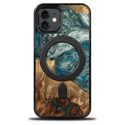 Produktbild von Bewood Einzigartige Hülle für iPhone 12 / 12 Pro - Planeten - Erde mit MagSafe