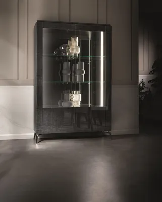 Image de Vitrine en bois – Robuste et élégante pour votre collection ou votre décoration