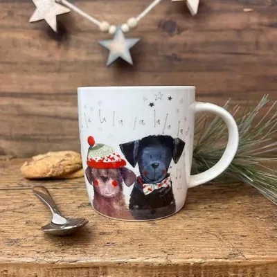 Immagine prodotto di Kubek XM02. Tazza natalizia con cani. "La la la, Natale" - Alex Clark