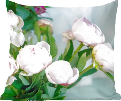 Produktbild von MuchoWow® Zierkissen Sofakissen Wohnzimmer Dekokissen 60x60 cm Knospen von rosa Pfingstrosen in einer Vase - Sitzfläche - Foto Polster