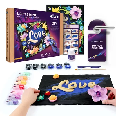 Productafbeelding van OKTO Lettering Creatieve set met modelleerklei, tekst "LOVE", canvas 30x40 cm