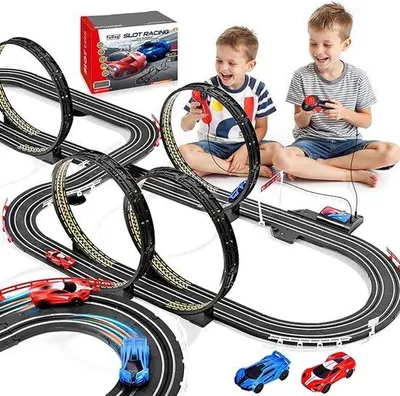 Productafbeelding van Elektrische Slotracebaan voor Kinderen 7,5M – Racebaan Set met 2 Hogesnelheidsauto’s, Loopings & Rondeteller – Schaal 1:64
