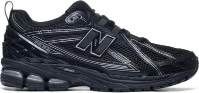 Produktbild von Kaufen Sie den New Balance M1906RCH Black Grey bei Kicksshop. Sportlicher schwarz-grauer Uni-Sneaker mit modernem Design und bequemer Passform.