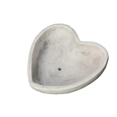 Produktbild von Schönes Pflanzherz aus Steinguss perfekt für den Garten die Terrasse oder den Vorgarten ist Witterungsbeständig und Neu 10cm H, HO-035