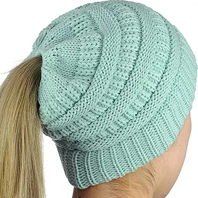 Produktbild von Damen Mädchen Mütze mit Loch für Pferdeschwanz | Gestrickte Strickmütze Wintermütze mit Zöpfen Loch