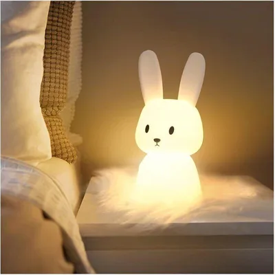 Produktbild von Baby-Hasen-Nachtlicht mit 7 Lichtmodi, Touch-Steuerung, USB-Aufladung, Timer-Funktion, Nachttischlampe fürs Kinderzimmer, Geschenkidee, Silikon-Nachtlicht für Kinder