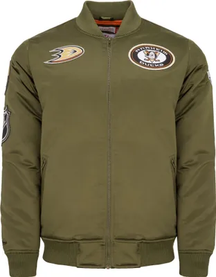 Produktbild von M&N Satin Bomber Jacke - PATCHES Anaheim Ducks oliv - XXL