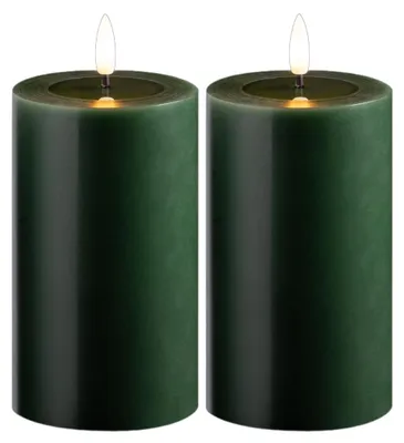 Produktbild von 2er Set LED Stumpenkerzen mittel grün Echtwachskerze mit beweglicher Flamme flackernd - Timerfunktion für 6 Stunden warmweißes Licht 7,5cm ø 12,5cm Höhe - 2 AA Batterien nötig Echtwachspiegel