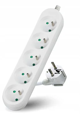 Imagen del producto de Cable de extensión Kobi de 3 metros con 5 enchufes y toma de tierra, color blanco