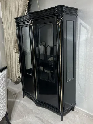 Produktbild von Casa Padrino Luxus Barock Vitrine mit 2 Glastüren Schwarz / Gold - Barock Esszimmer Möbel