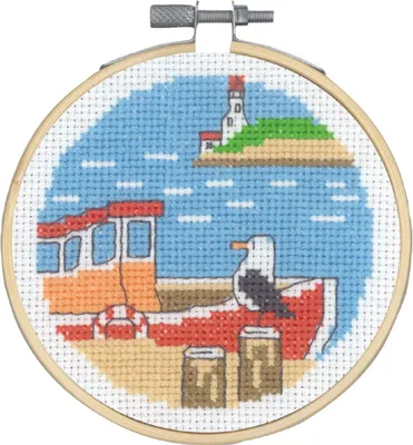 Produktbild von Permin Kreuzstich Stickpackung mit Rahmen "Boot Seebrücke", Zählmuster, Diam. 10 cm, 13-1422