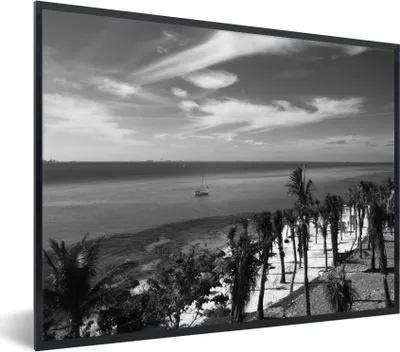 Produktbild von MuchoWow® MuchoWow® Gerahmtes Poster Meer in der Nähe der Insel Isla Mujeres - Schwarz und weiß 40x30 cm - Poster mit zchwarzem Bilderrahmen - Kunstposter - Wanddekorationen