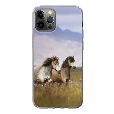 Produktbild von MuchoWow® Handyhülle Schutzhülle Hülle für iPhone 13 Pro Pferde - Gras - Berge Silikon Softcase Handy Hülle - Handy-Tasche