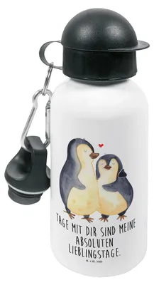 Produktbild von Mr. & Mrs. Panda Trinkflasche Pinguin umarmen - Weiß - Geschenk, Kindergarten, Wasserflasche, Kinder, Hochzeitsgeschenk, Hochzeitstag, Paar, Liebe, Sportflasche