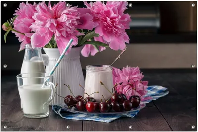 Produktbild von Wallario Outdoor-Poster für Garten oder Balkon, Motiv Milch mit Kirschen zum Frühstück mit rosa Blumenarrangement, in ca. 100 x 150 cm
