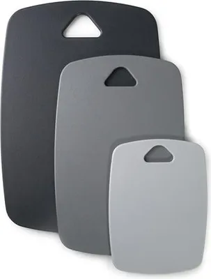 Produktbild von Lacor Set aus doppelseitigen Schneidebrettern aus Polypropylen - BPA-frei, 3 Farben, 3 Größen im praktischen Sortiment