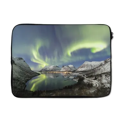 Produktbild von MuchoWow® Laptop Hülle 14 ZollNordlichter - Meer - Berge Laptoptasche - Laptoptasche - Stoßsicher - Schutzhaube