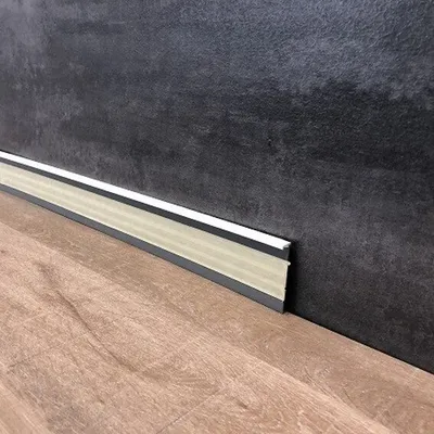 Produktbild von Sockelleiste Kunststoff 6 x 55 x 2500 mm Weiß zum Kleben, Schrauben & Nageln PVC Hartschaum Fußleiste by PROVISTON 25 Meter | 10 Stück