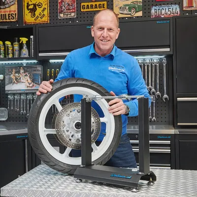 Produktbild von Kombi: Motorradreifen-Auswuchtgerät + graue Klebegewichte