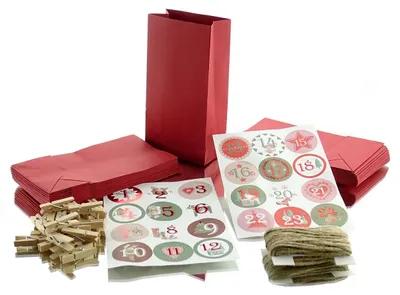 Produktbild von Adventskalender 24 rote Papiertüten mit Holz-Klammern Zahlensticker & Schnur