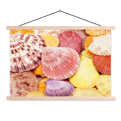 Produktbild von MuchoWow® Textilposter Muscheln - Rot - Gelb - Strand - Sommer 120x80 cm mit holzfarbenen Rahmen - Aufhängeset
