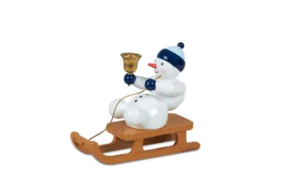 Produktbild von Holzfigur Schneemann auf Schlitten sitzend Höhe 6,5cm NEU