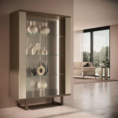 Produktbild von Vitrine mit Regalen – Schickes Design für Ihre wertvollen Gegenstände.