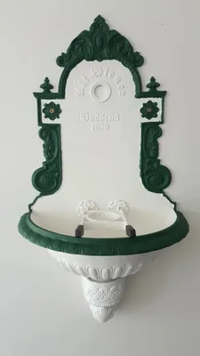 Produktbild von Wandbrunnen Wiener Bassena Original Aluminium weiß/grün Höhe 87cm/Breite 49cm Tiefe 25cm Hahn optional Rückwand in einem Teil gegossen.