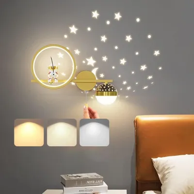 Produktbild von LED-Wandlampe für Kinderzimmer – Nachttischlampe mit Sternenmotiv – Dekorative Beleuchtung – Astronautendesign – 30 Watt – Goldfarben
