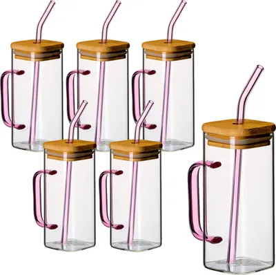 Produktbild von gouveo 6er Set Trinkgläser 350 ml pink mit Henkel, Deckel und Strohhalm - Cocktailgläser aus Borosilikatglas - Glasbecher für Kalt- und Heißgetränke