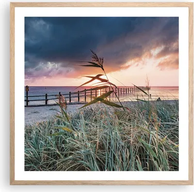 Produktbild von Gerahmtes Poster - Rahmen in heller Eiche - Strand Gras Horizont - 60x60 cm - Wand Bild - Wanddeko - Wandbilder - Kunstposter - Wandposter - Bilderrahmen - Bilder - Kunstdruck - P2NAC60x60-4625